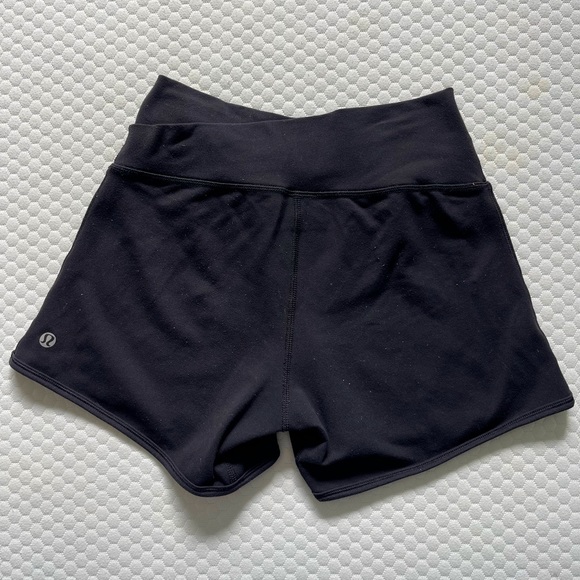 Lululemon Crossed Waist Shorts 2.5” - Picture 2 of 2